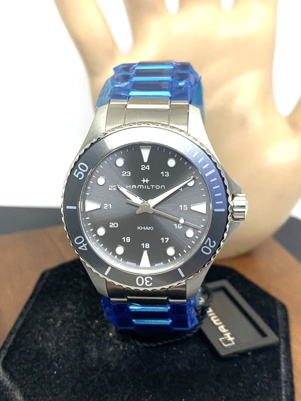 Hamilton Unisex Watch H82211181 Khaki Navy Scuba Swiss Quartz Silver Steel 37mm